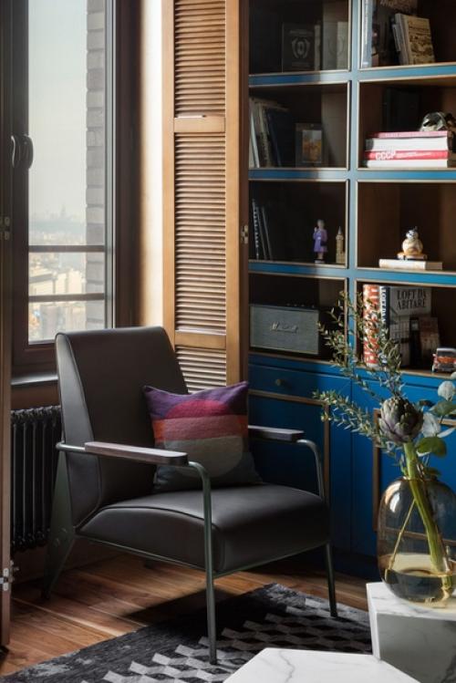 Традиционно оконные ставни всегда были снаружи, но теперь их все чаще устанавливают внутри. 03