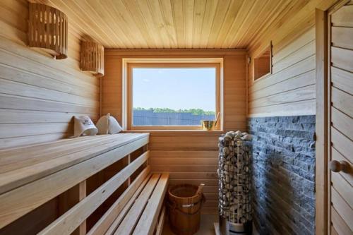 Этот крошечный дом - настоящее произведение дизайнерского искусства. 08