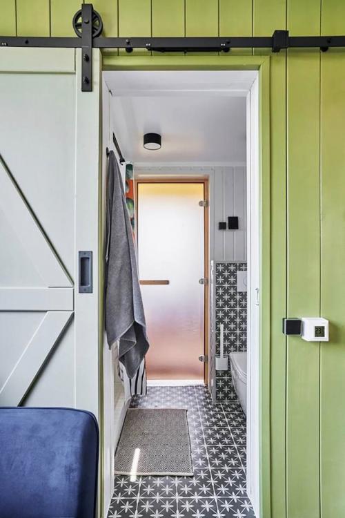 Этот крошечный дом - настоящее произведение дизайнерского искусства. 06