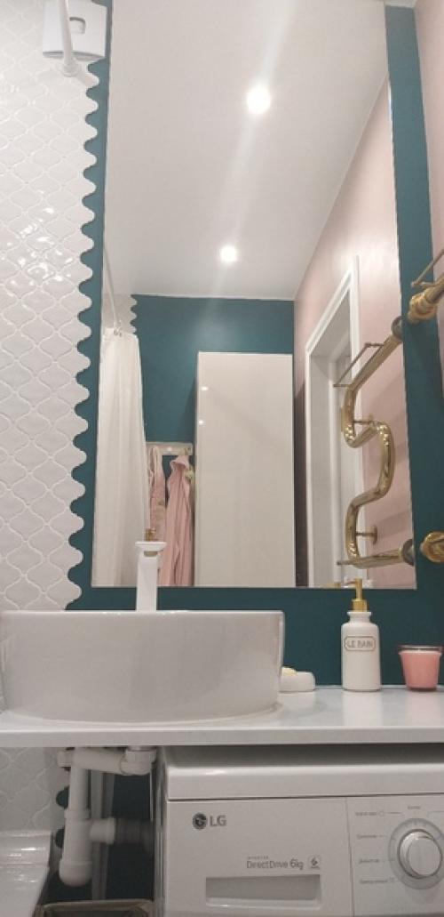 Здравствуйте!  Нестандартный ремонт в маленькой ванной и туалете. 05