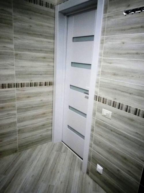 Сделали с напарником санузел в кирпичном доме. 04