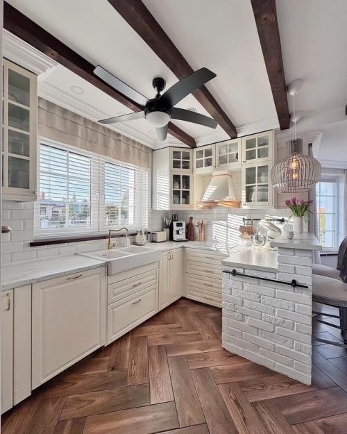 Этот интерьер - воплощение загородного уюта в современном прочтении. 08