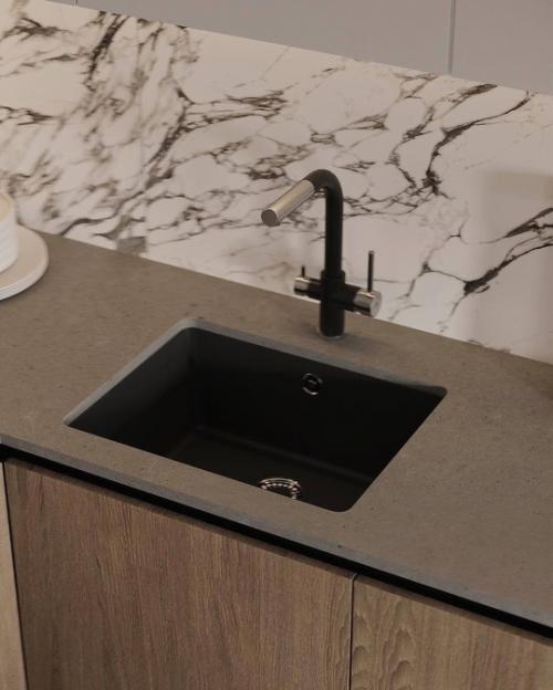 Минималистичный и фактурный интерьер кухни в светлых уютных тонах. 06