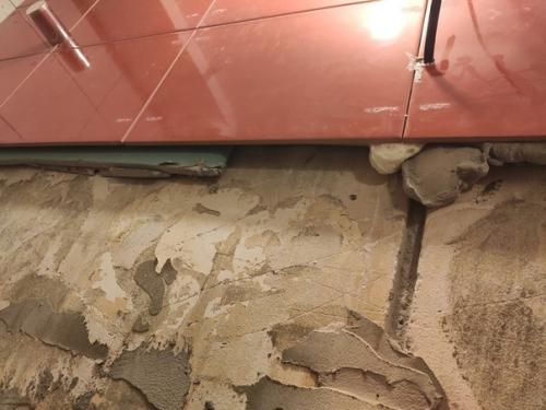 А нам вот так уложили плитку. 04