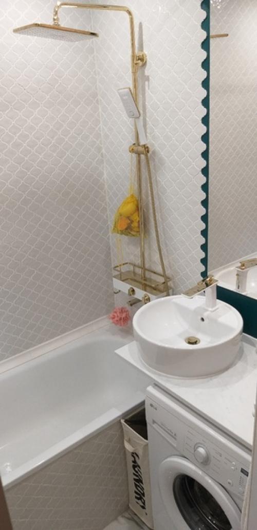 Здравствуйте!  Нестандартный ремонт в маленькой ванной и туалете. 08