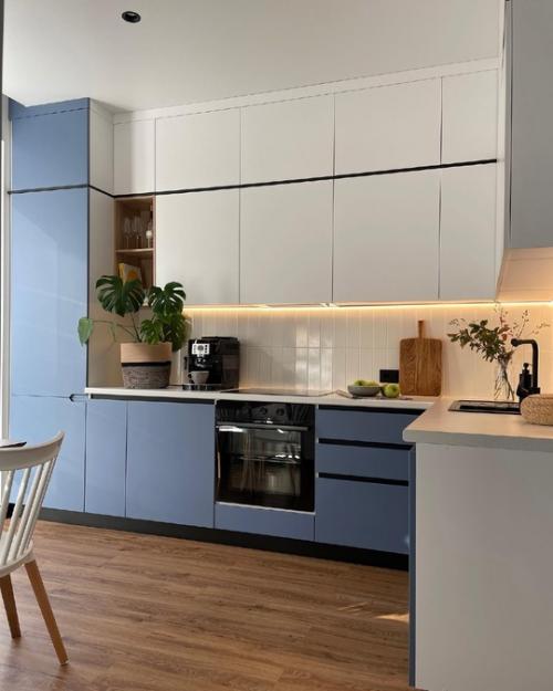 Насыщенный интерьер квартиры, стиль которой можно отнести к авторскому минимализму. 06