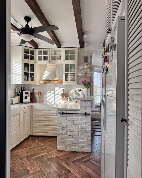 Этот интерьер - воплощение загородного уюта в современном прочтении. 02