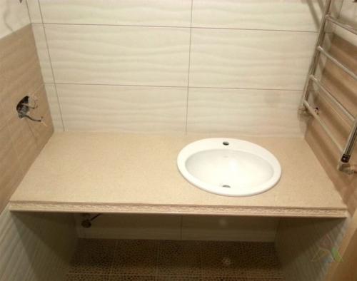 Кварцевая столешница для ванной комнаты. 01