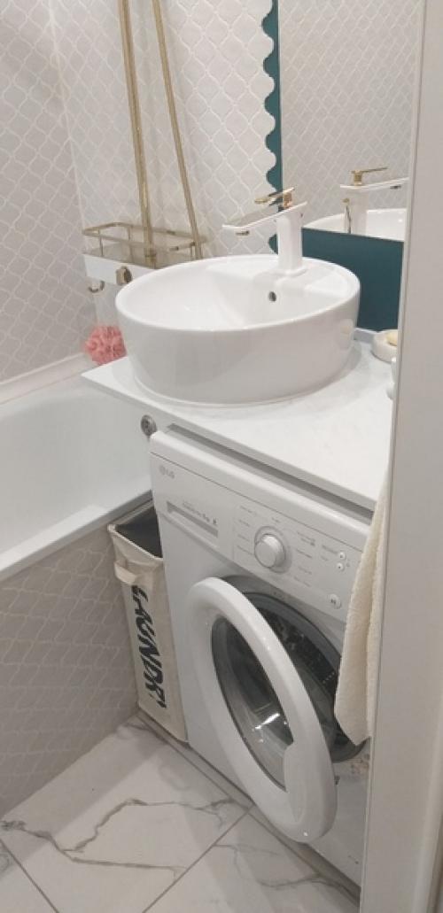 Здравствуйте!  Нестандартный ремонт в маленькой ванной и туалете. 03