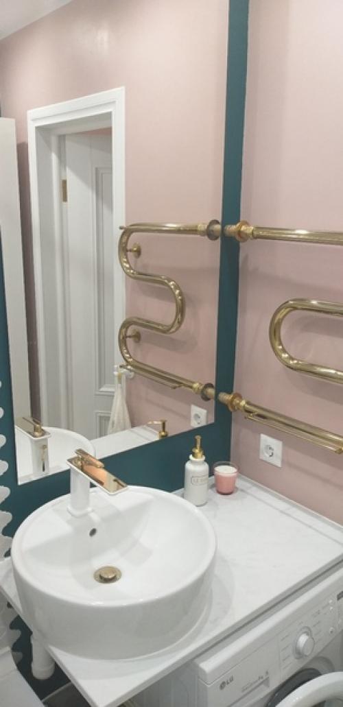 Здравствуйте!  Нестандартный ремонт в маленькой ванной и туалете. 04