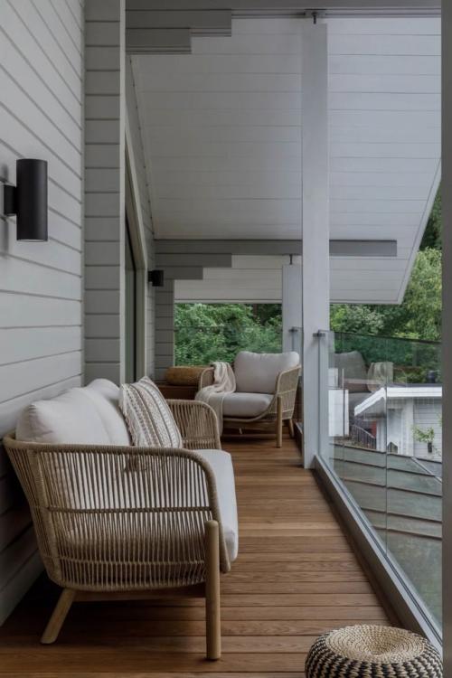 Скандинавский минимализм проявляется здесь во всей своей сдержанной красоте: ничего лишнего, только простота, чистота и продуманный уют. 06