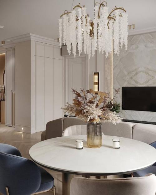 Интерьер кухни - гостиной в современной классике в светлых уютных тонах. 02