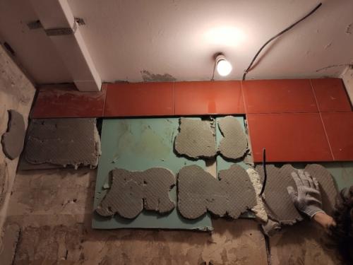 А нам вот так уложили плитку. 01