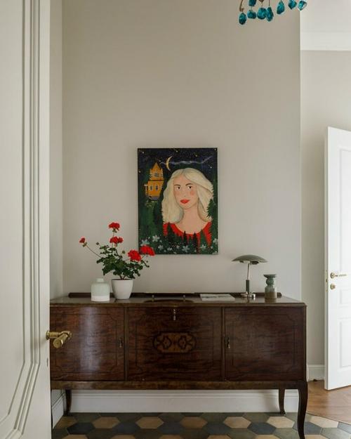 Это бережное слияние истории и современности, где каждая деталь дышит уважением к прошлому. 02