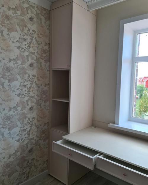 Оборудовали полноценную рабочую зону в детской комнате. 02