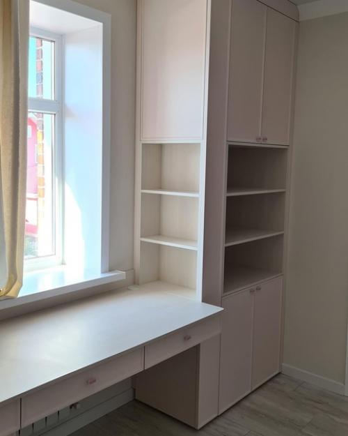 Оборудовали полноценную рабочую зону в детской комнате. 01