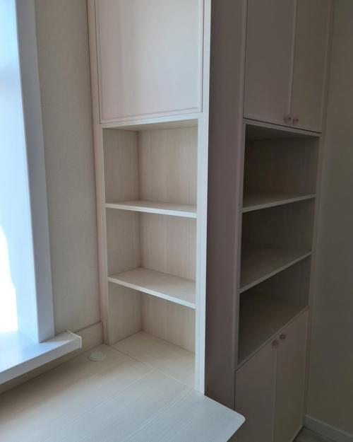 Оборудовали полноценную рабочую зону в детской комнате. 05