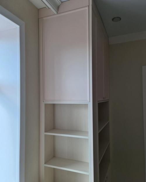 Оборудовали полноценную рабочую зону в детской комнате. 09