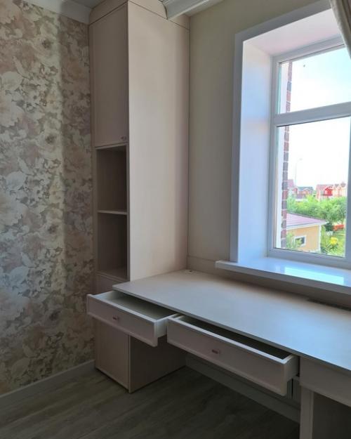 Оборудовали полноценную рабочую зону в детской комнате. 06