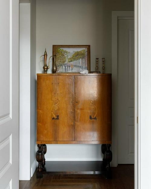 Это бережное слияние истории и современности, где каждая деталь дышит уважением к прошлому. 07