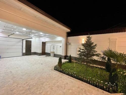 Трёхуровневый, 5 комнат. 02