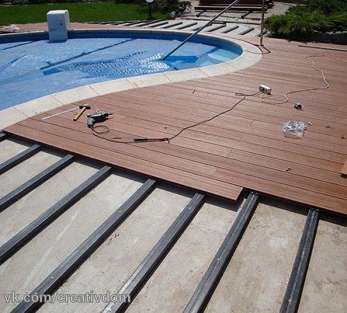 Монтаж террасной доски - это довольно сложный и кропотливый процесс, который требует следования технологии укладки. 01