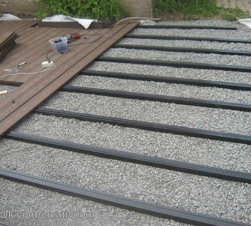 Монтаж террасной доски - это довольно сложный и кропотливый процесс, который требует следования технологии укладки. 08