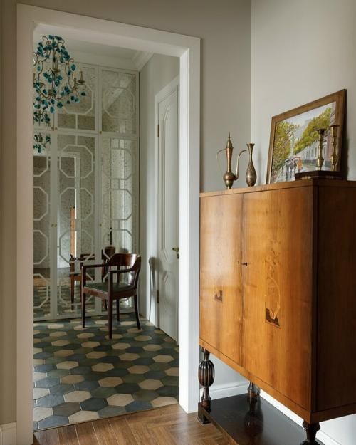 Это бережное слияние истории и современности, где каждая деталь дышит уважением к прошлому. 05