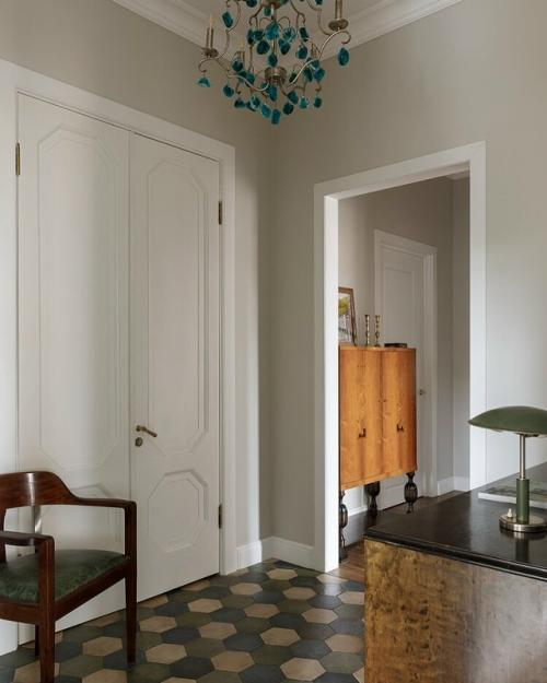 Это бережное слияние истории и современности, где каждая деталь дышит уважением к прошлому. 01