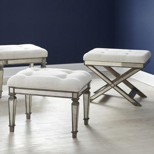 Мы привыкли к шкафам с зеркалами, но не задумывались, что зеркальным может быть практически любой предмет мебели: от прикроватной тумбы до пуфа. 02