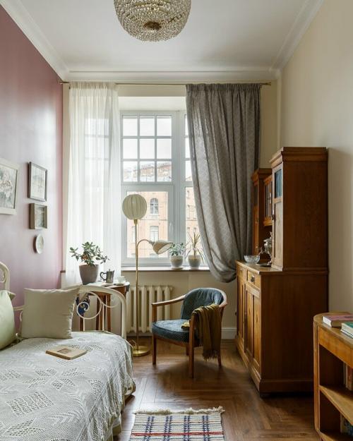 Это бережное слияние истории и современности, где каждая деталь дышит уважением к прошлому. 09