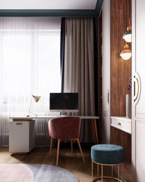 В одной части комнаты находится зона отдыха и огромный шкаф для одежды, в другой - рабочая зона, место для приема гостей и доп. 03