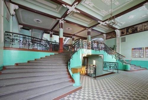 Самая красивая школа России - ногинская средняя школа номер 10. 01