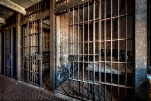 В Подмосковье узбек изнасиловал дочь семейной пары, которая его пригласила. 01 В Подмосковье узбек изнасиловал дочь семейной пары, которая его пригласила. 01