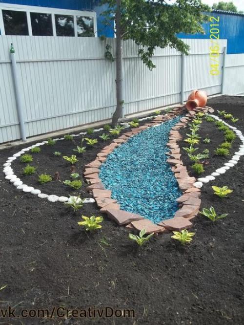 Сухой ручей - стильное украшение сада. 04