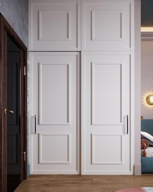 В одной части комнаты находится зона отдыха и огромный шкаф для одежды, в другой - рабочая зона, место для приема гостей и доп. 07