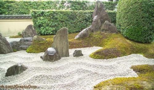 Сухой ручей - стильное украшение сада. 02