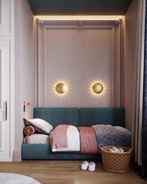 В одной части комнаты находится зона отдыха и огромный шкаф для одежды, в другой - рабочая зона, место для приема гостей и доп. 04