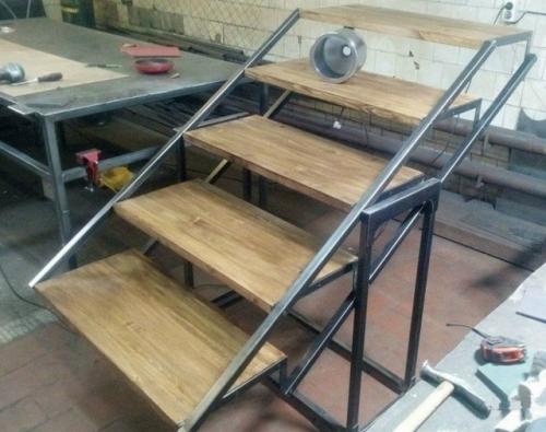 Стеллаж - стол - это многофункциональное и практичное решение, объединяющее систему хранения и рабочую поверхность в одном предмете мебели.  