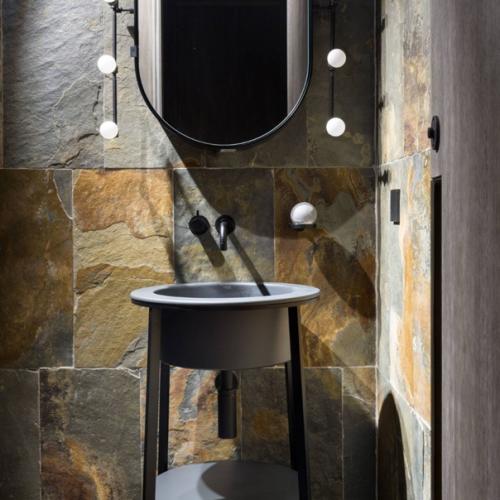 Самые модные ванные комнаты 2021 года - камень. 03