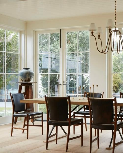 Насладимся этим замечательным загородным домом, где каждая деталь продумана до мелочей. 05