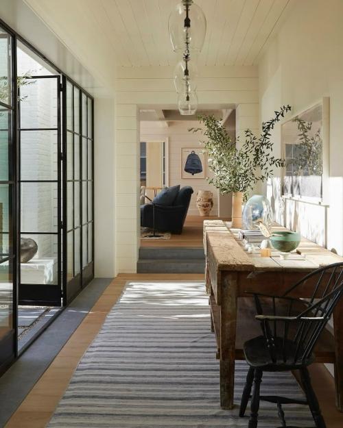 Насладимся этим замечательным загородным домом, где каждая деталь продумана до мелочей. 06