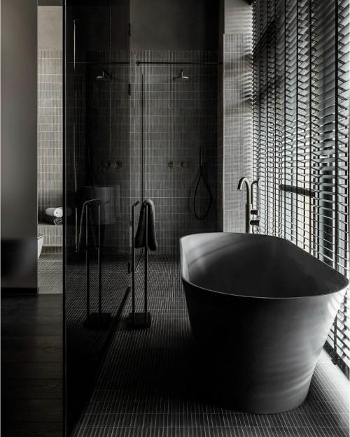 Реализованный интерьер загородного дома для семьи с тремя детьми - смелый, современный и при этом по-настоящему уютный. 08