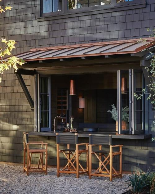 Насладимся этим замечательным загородным домом, где каждая деталь продумана до мелочей. 01