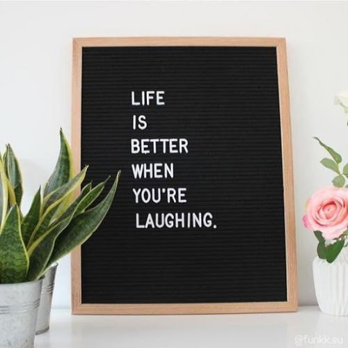 В последние годы большой популярностью пользуются доски для вдохновения, а именно - Letter Board (дословно - Доска с Буквами. 01