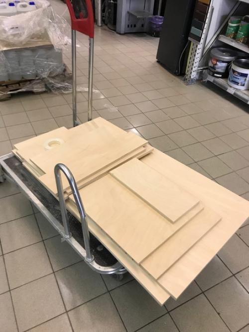 Всем доброго дня, сделала с подругой кухню своими руками, в пределах 10 т. р от проектировки, распила, сборки и до регулировки дверок! 05