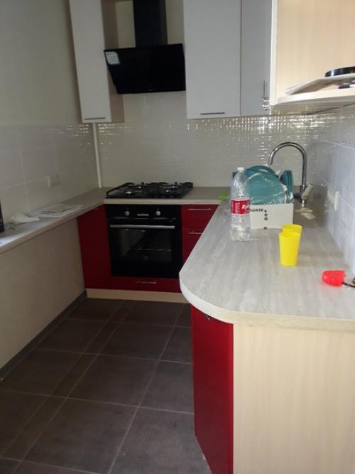 А вот наша новая, пока не обжитая правда, кухня! 03