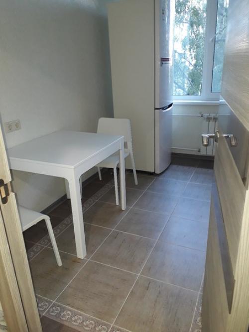 А вот наша новая, пока не обжитая правда, кухня! 04