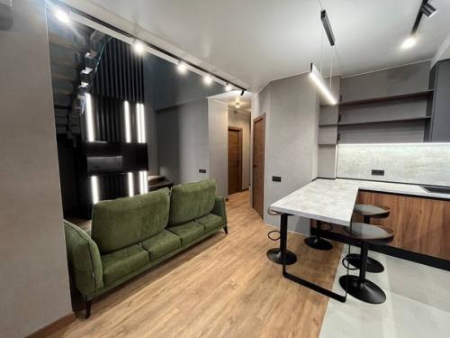 Подготовили под продажу двухуровневая евро 3 к квартира. 01