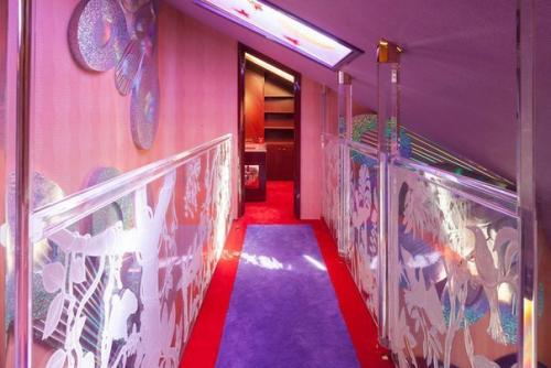 Площадь квартир - 210 кв. 05